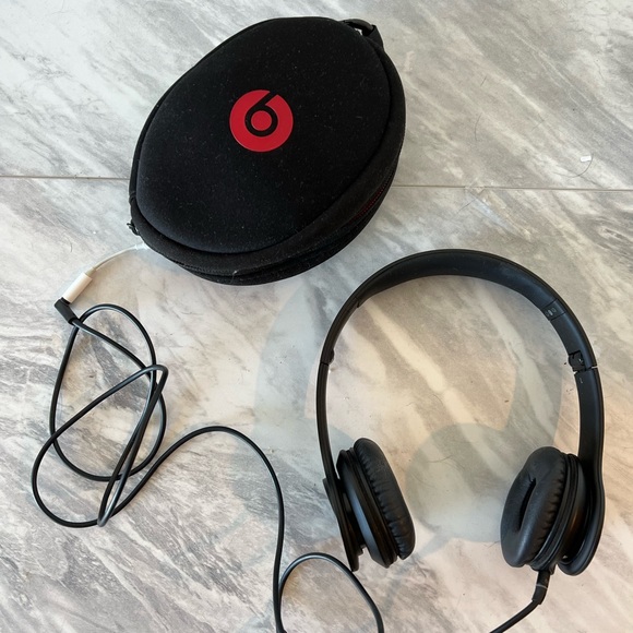 Solo Beats by Dr Dre (wired)